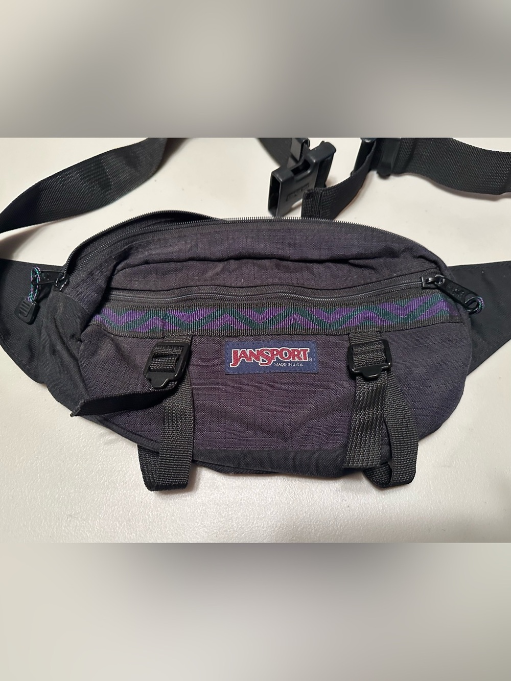Vintage 90’s Jansport Fanny pack.